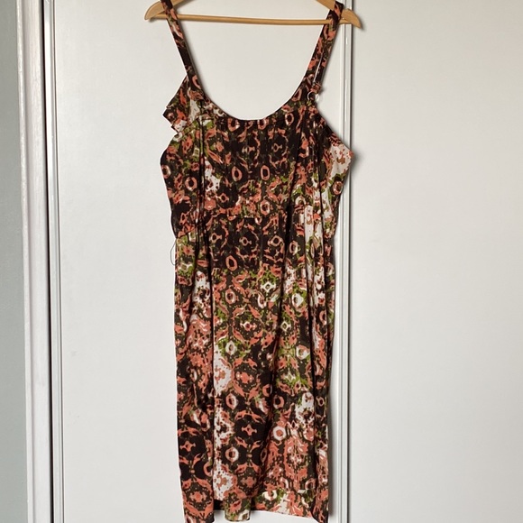 Calvin Klein ruffles dress - Picture 3 of 3